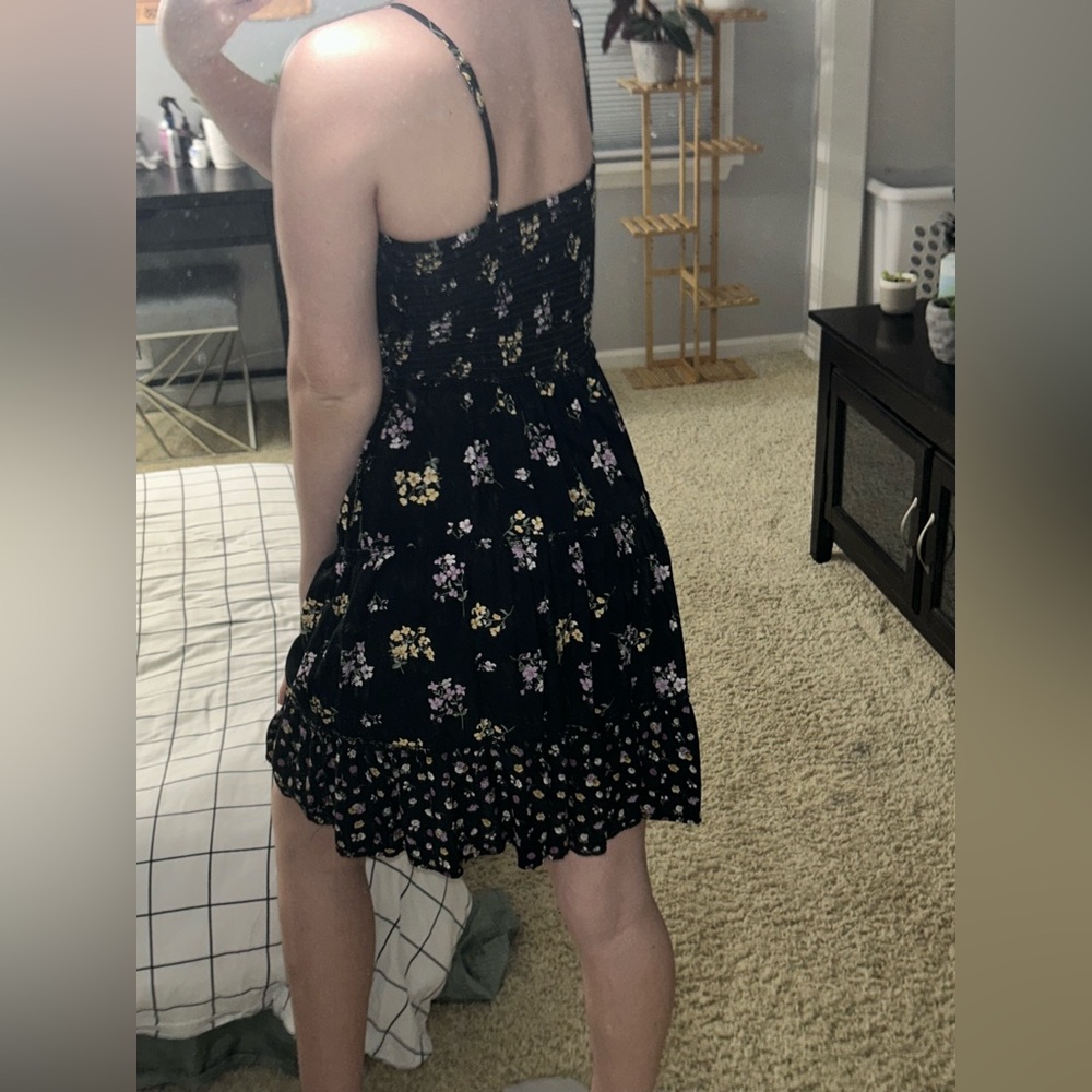 Women’s dress - Picture 2 of 2